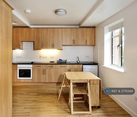 4 bedroom flat to rent - Photo 3