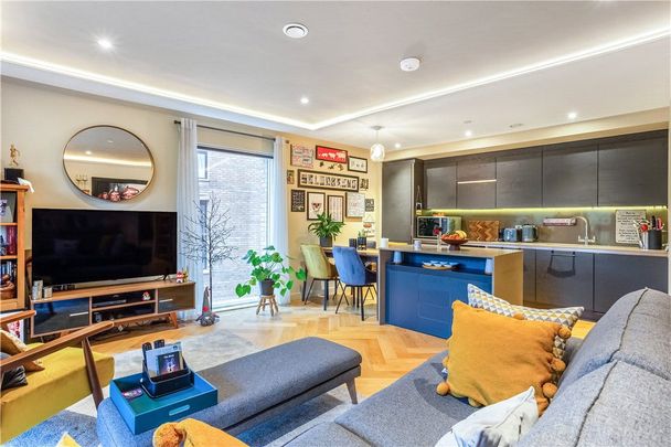 A stunning second-floor, two-bedroom apartment in Hudson Quarter, boasting stunning views of the city walls, a private balcony, parking and exceptional city-centre convenience near the railway station. - Photo 1