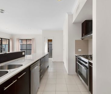 A Winner in Lifestyle & Space over 2 Floors! - Photo 5