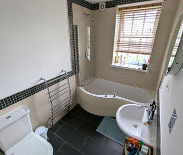 3 bedroom flat to rent - Photo 6