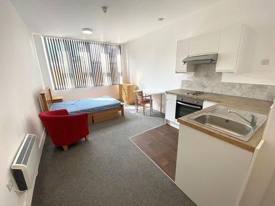 Studio to rent - Photo 1