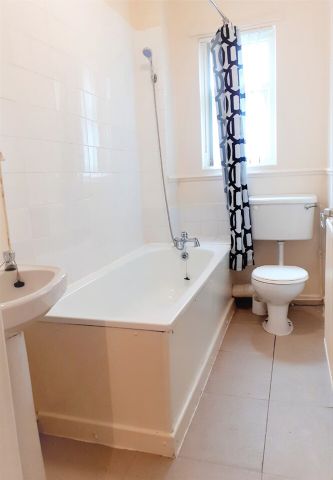 Room in a Shared House, Gray Street, L20 - Photo 5