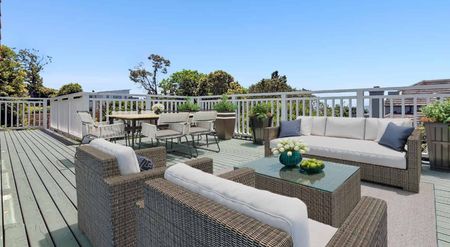 Spacious & Sunny Character Home - Photo 2