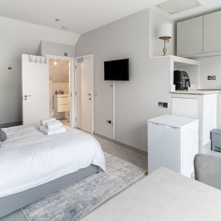 Studio Flat, St. Davids Square, E14 - Photo 1