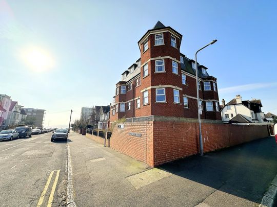 A 2 Bedroom Apartment Instruction to Let in Bexhill on Sea - Photo 1