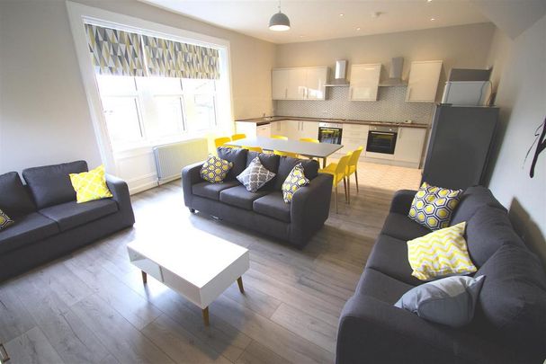 8 bedroom detached house to rent - Photo 1