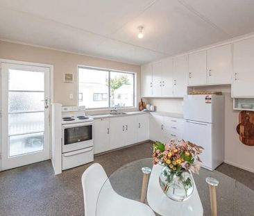 Tidy two bedroom unit - Photo 6