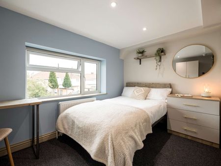 OX Living is proud to present this high-quality 9-bedroom co-living property, perfect for working professionals looking for stylish, stress-free living. Room 1 - Photo 4