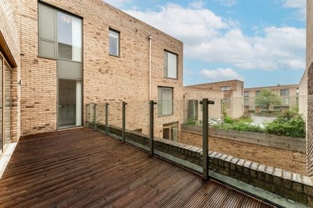 Hobson Road, Trumpington, Cambridge £4,500 pcm ⓘ The monthly or weekly payment required by the landlord. Read our glossary page , 4 bedrooms, mid terrace house, to let * Tenant info - Photo 4