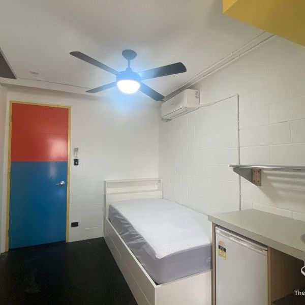 Furnished Oversize Studio Available 26/11/2025 - Photo 1