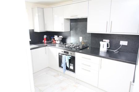 1 bedroom in a house share to rent - Photo 4