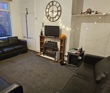 5 Bed - 10 Hessle Terrace, Hyde Park, Leeds - LS6 1EQ - Student - Photo 2