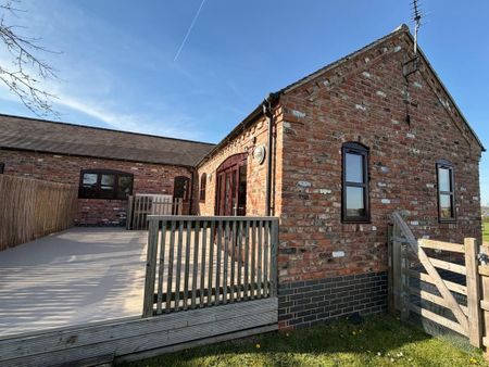 2 bedroom barn conversion to rent - Photo 2