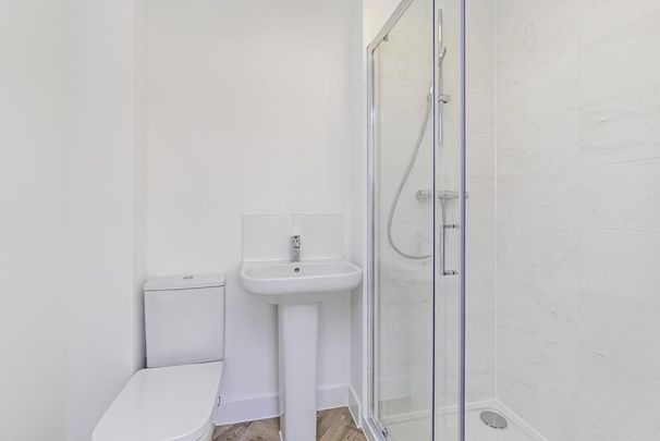 4 bedroom semi-detached house to rent - Photo 1