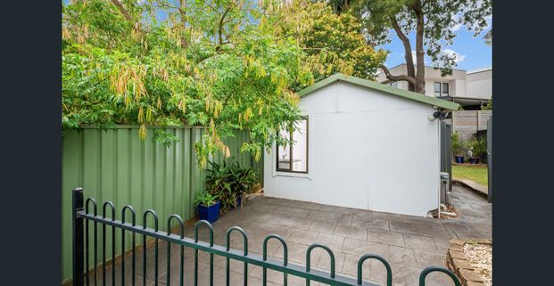 Tidy one-bedroom granny flat - Photo 1