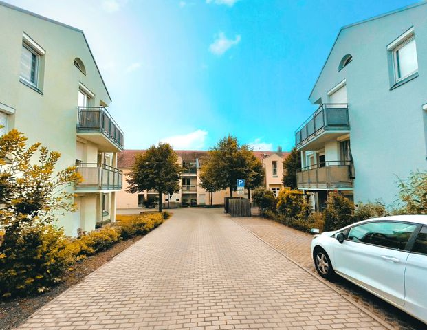 Gemütliche 2-Raumwohnung mit Dachterrasse und Tiefgaragen-Stellplatz in beliebtem Wohnviertel - Photo 1