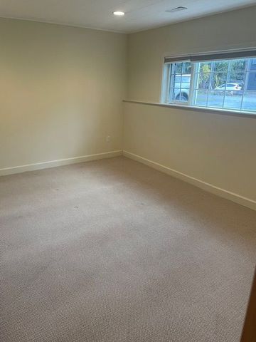 For Lease - 2036 Lilac Drive Unit# Basement, Innisfil, Ontario - Photo 4