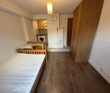 Studio to rent - Photo 3