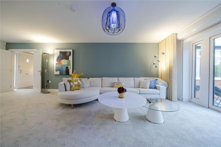 4 bedroom detached house to rent - Photo 2