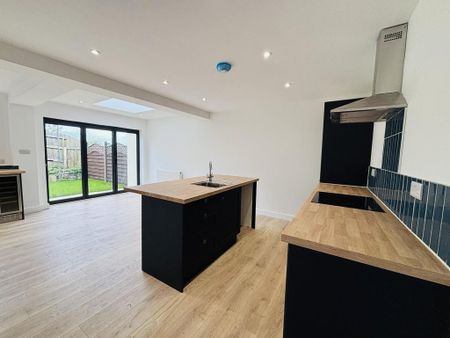 3 bedroom semi-detached house to rent - Photo 3