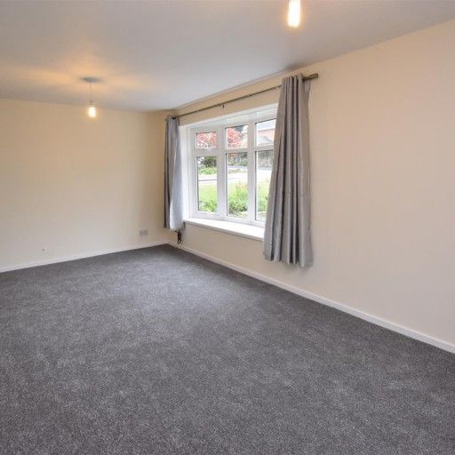 3 BED House To rent - Photo 1