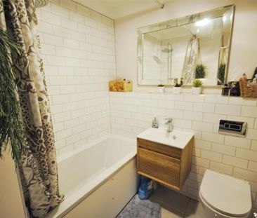 Crown Rise, Watford - Photo 2