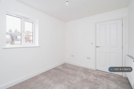 4 bedroom detached house to rent - Photo 4