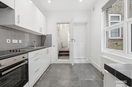 2 bed Flat To Let - Photo 5