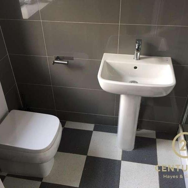 High Street, Harlington, UB3 - Photo 1