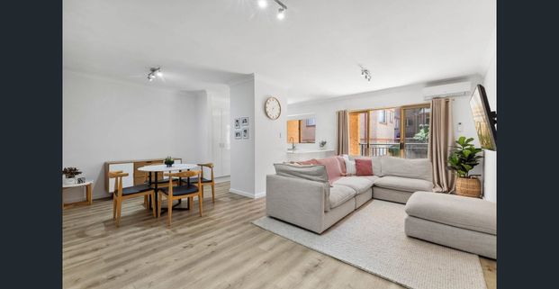 Chic Convenience - Photo 1