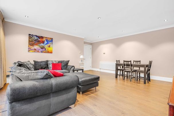 Pembroke Road, London, W8 - Photo 1