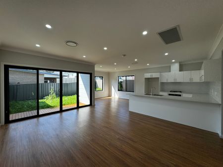 Convenient Living in Morisset - Photo 3