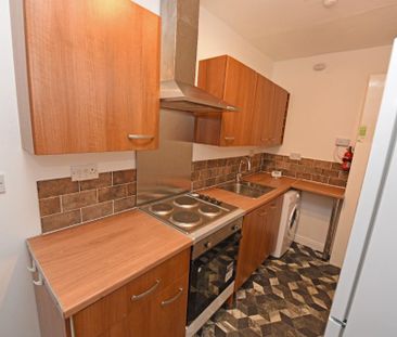 2 bedroom flat to rent - Photo 2