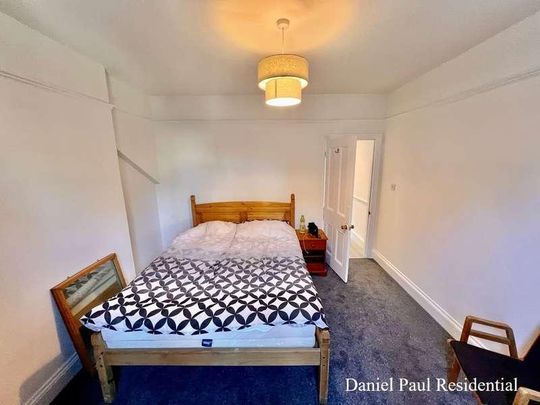 Half Acre Road, W7 - Photo 1