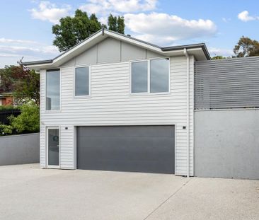 A contemporary & stylish townhouse in West Launceston!! - Photo 6