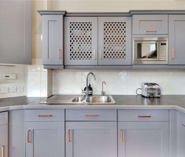 Spacious two bedroom apartment in central Tunbridge Wells with unde... - Photo 5