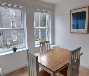 3 bedroom apartment to rent - Photo 2