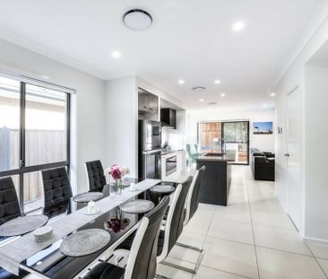 4-Bedroom Home in Box Hill! - Photo 2