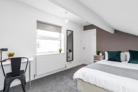 6 bedroom house to rent - Photo 2