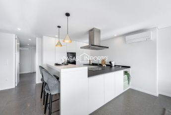 T4 Penthouse de charme com 2 terraços aos Aliados