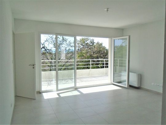 Location Appartement 2 pièces 44m² LE CANNET DES MAURES 83340 - Photo 1