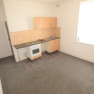 To Let 1 Bed Ground Floor Flat - Photo 2