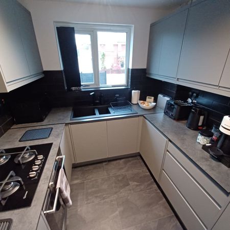 2 bedroom semi-detached bungalow to rent - Photo 3