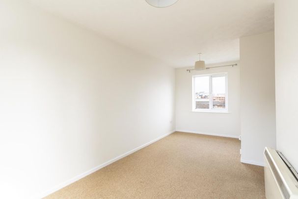 2 Bed Flat - Photo 1