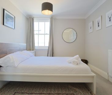 2 Bedroom Home – Professional Let - Photo 3