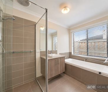 Splendid opportunity for inspired family living! - Photo 6