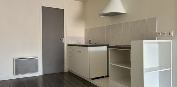 Location Appartement 2 pièces 41m² LUSIGNAN 86600 - Photo 2