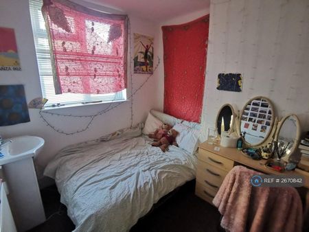 6 bedroom terraced house to rent - Photo 3