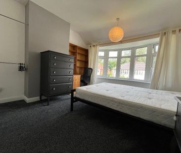 4 bedroom semi-detached house to rent - Photo 3