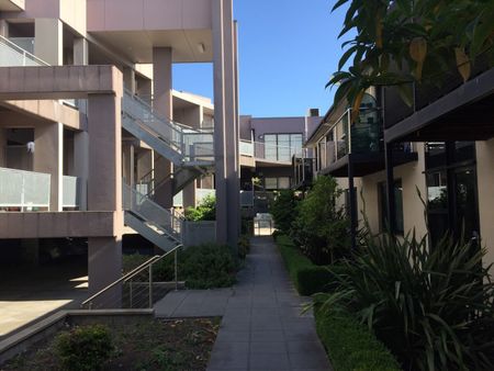 Thornbury Living! - Photo 3